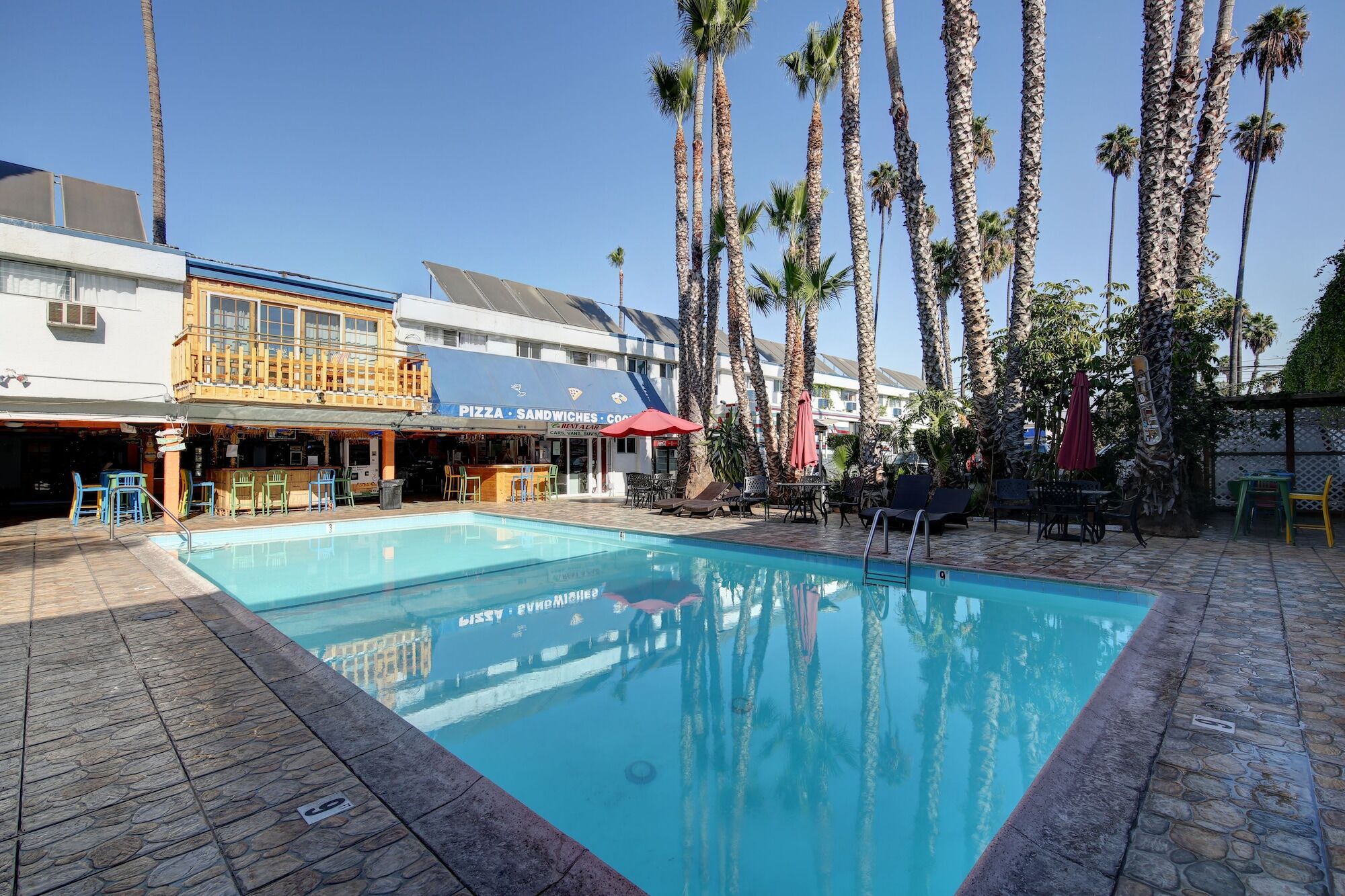 Hotel La Adventurer 3*